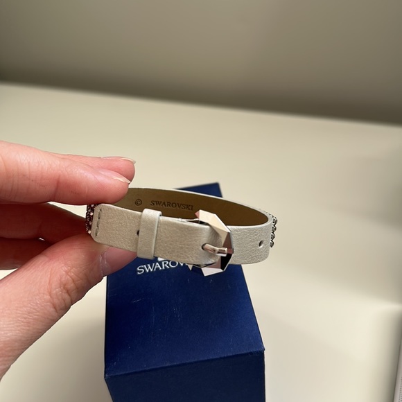 Swarovski adjustable silver leather wrap bracelet - Picture 4 of 7